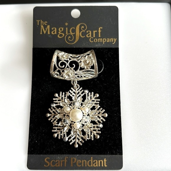 magic scarf company Accessories - Scarf Pendant Enhancer Charm Silver Tone Snow Flake Rhinestones Large Statement